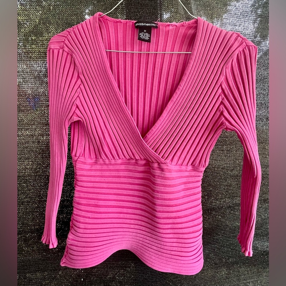 Dolce & Fabuloso Pink V-Neck Sweater size M perfect for layering
